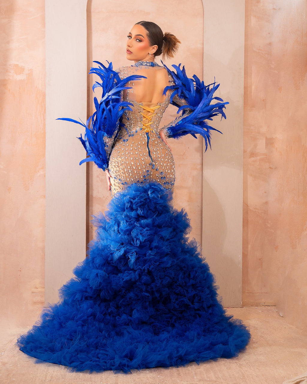 THE VIVACIOUS LADY 01