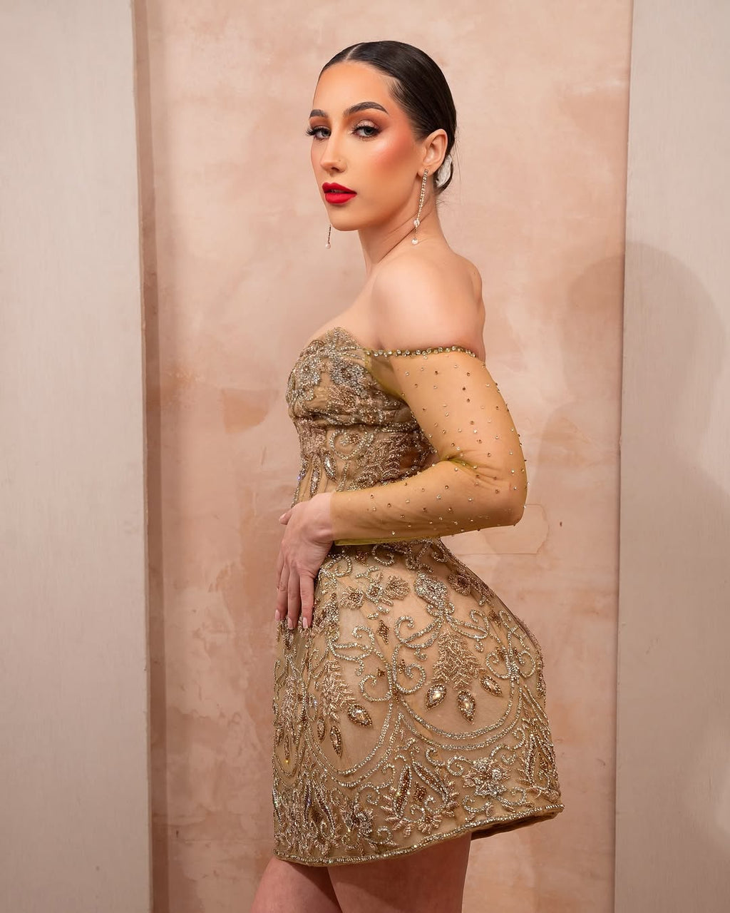 LOOK 4 – GLAMOROUS & DANGEROUS